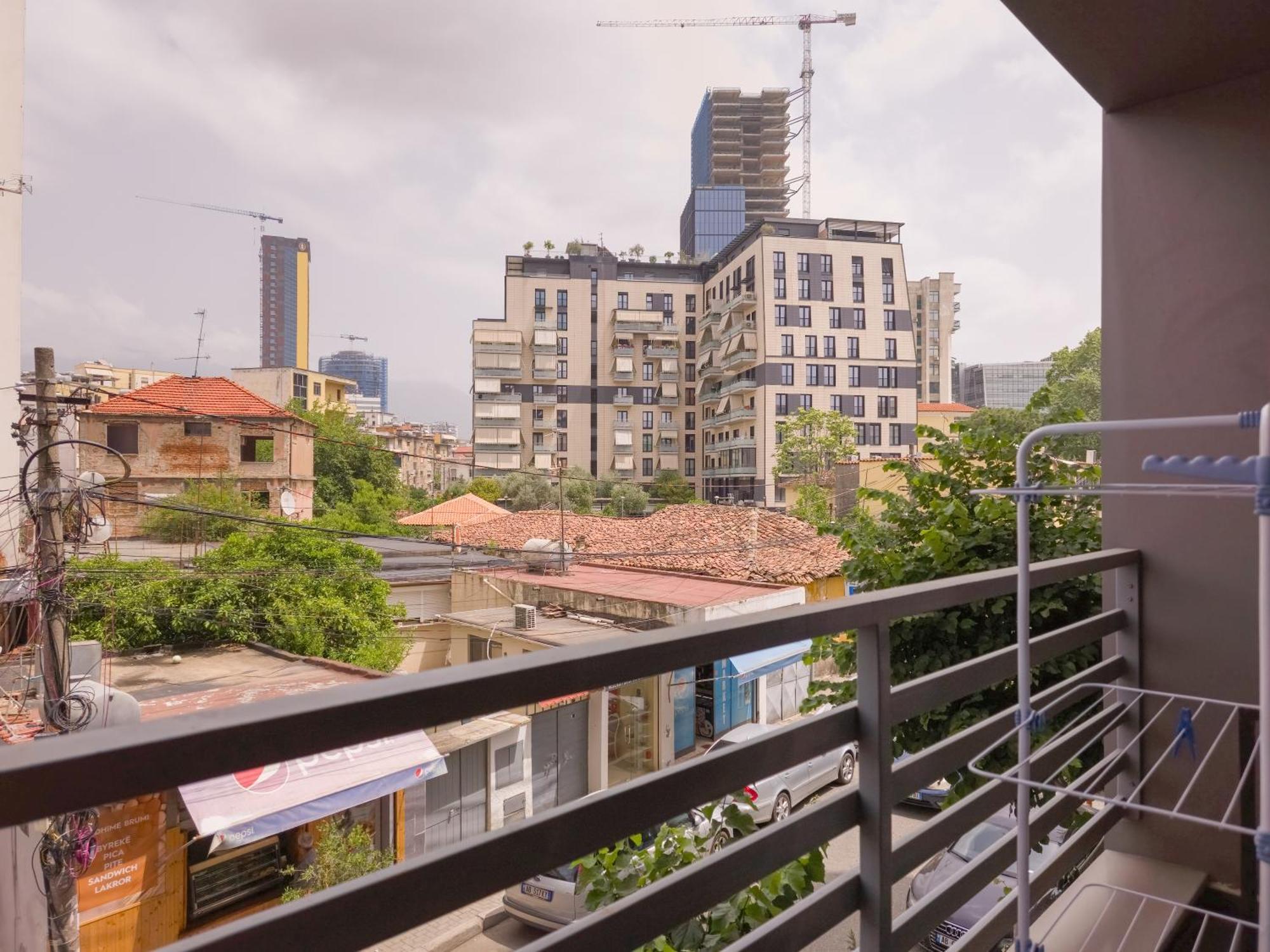 Pin Apartments Тирана Экстерьер фото